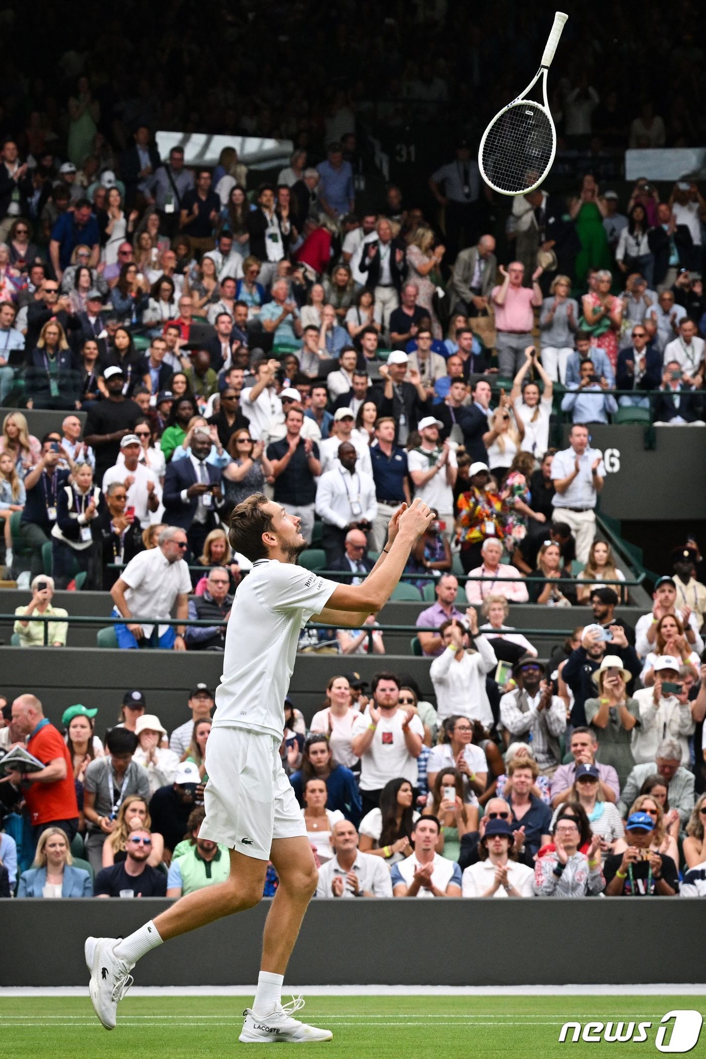 (런던 AFP=뉴스1) 우동명 기자 = 러시아의 다닐 메드베데프가 12일 (현지시간) 영국 런던 윔블던의 올잉글랜드클럽에서 열린 윔블던 남자 단식 8강서 미국의 크리스토퍼 유뱅크스 …