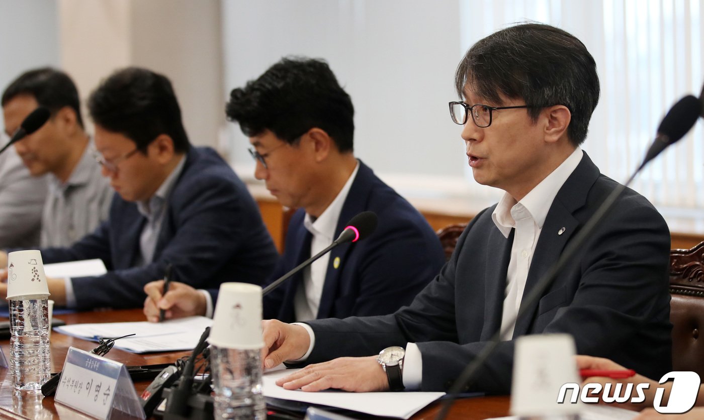 본문 이미지 - 이명순 금융감독원 수석부원장이 13일 서울 영등포구 여의도동 금융감독원에서 열린 금융권 CIO 간담회에서 모두발언을 하고 있다. 2023.7.13/뉴스1 ⓒ News1 김성진 기자