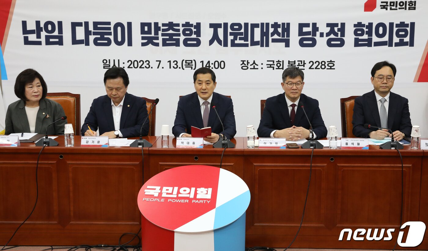 본문 이미지 - 박대출 국민의힘 정책위의장이 지난 13일 오후 서울 여의도 국회에서 열린 '난임 다둥이 맞춤형 지원대책 당·정 협의회'에서 모두발언을 하고 있다. 2023.7.13/뉴스1 ⓒ News1 국회사진취재단