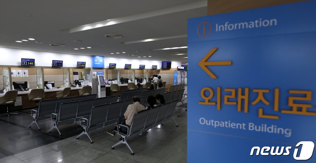 13일 경남 양산시 양산부산대학병원 외래진료 접수 창구. 2023.7.13/뉴스1 © News1 윤일지 기자
