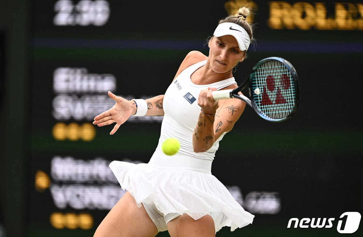 본문 이미지 - 윔블던 결승에 오른 본드로우쇼바. ⓒ AFP=뉴스1