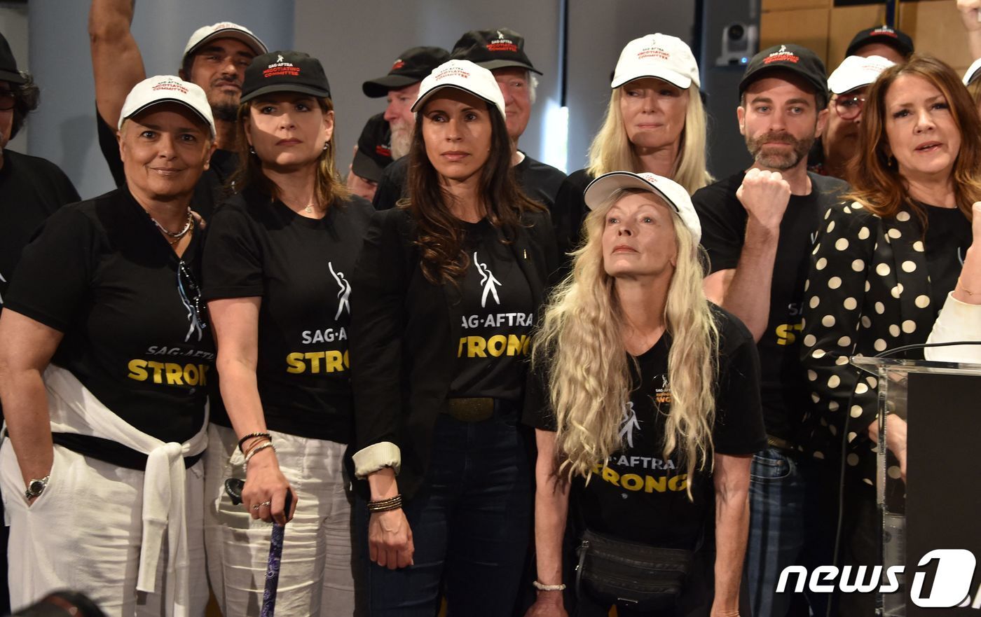 본문 이미지 - 미국 방송인 배우 노동조합 파업 ⓒ AFP=뉴스1