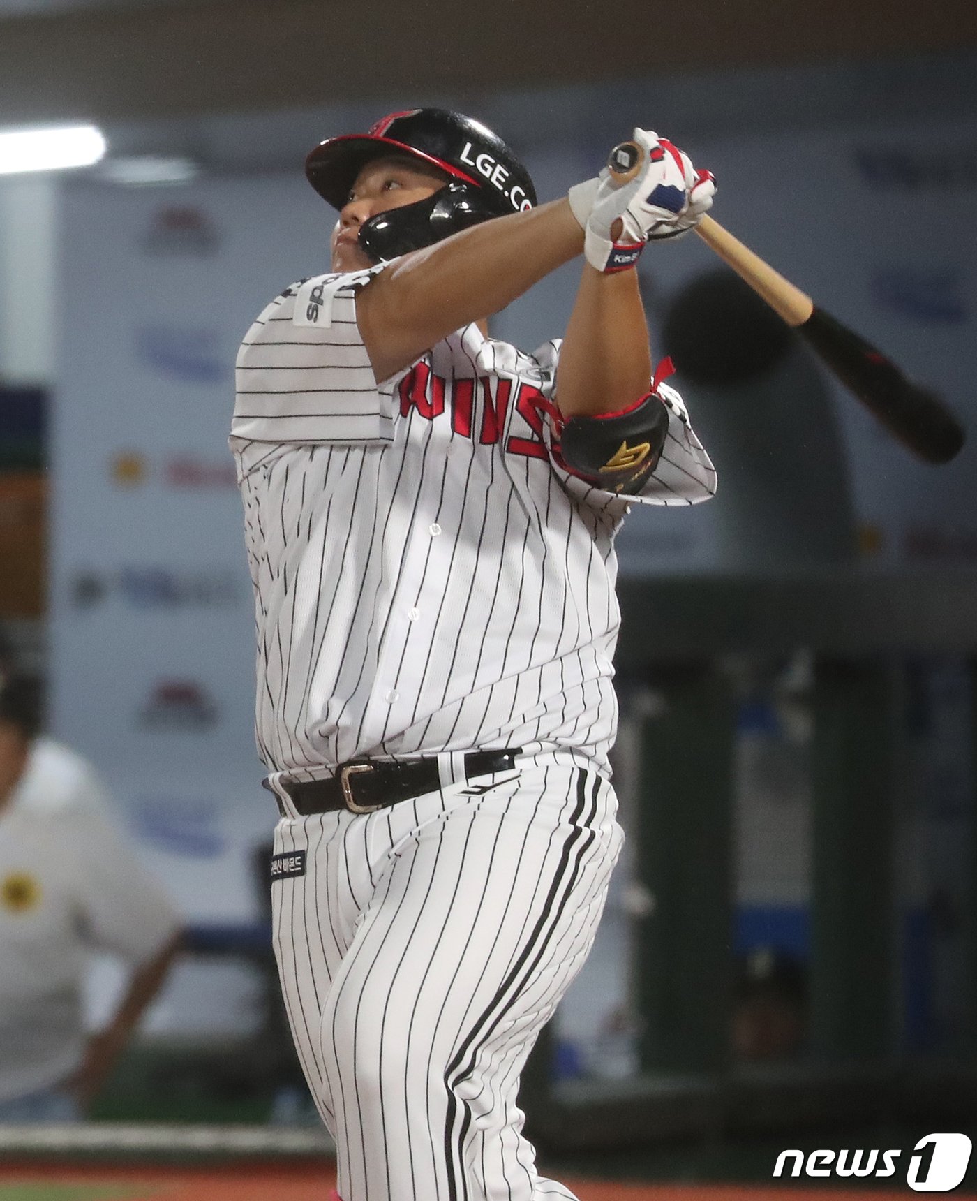 14일 오후 부산 사직야구장에서 열린 &#39;2023 KBO 퓨처스 올스타전&#39; 북부리그와 남부리그의 경기, 5회말 2사 1, 2루 상황 북부 김범석이 스리런 홈런을 치고 있다. 2023.7.14/뉴스1 ⓒ News1 윤일지 기자