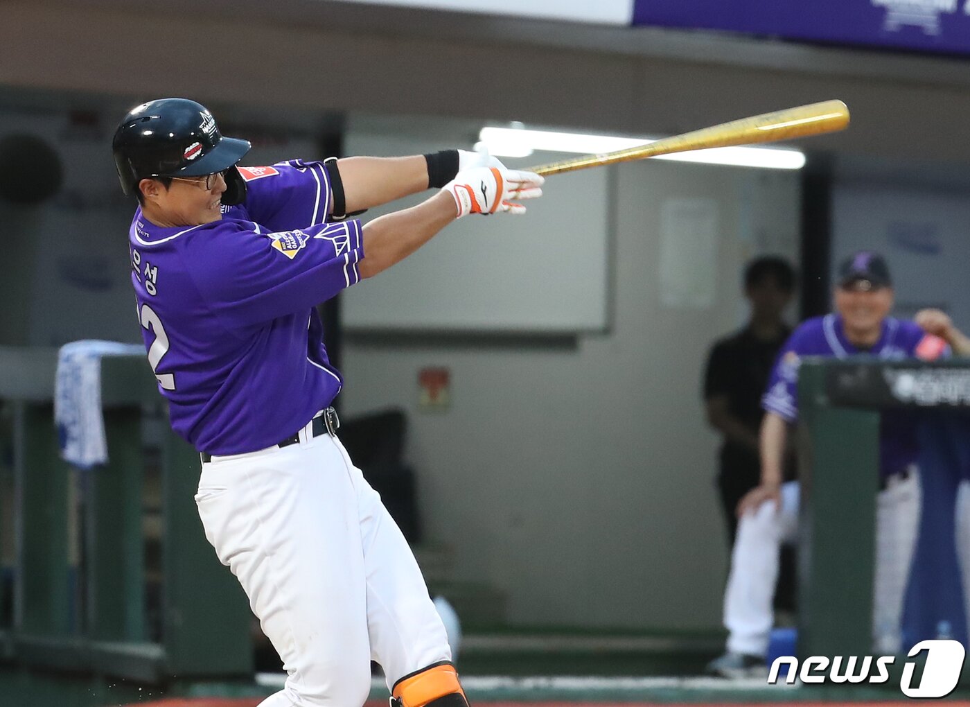 본문 이미지 - 15일 부산 사직야구장에서 열린 프로야구 2023 신한은행 SOL KBO리그 올스타전 드림팀과 나눔팀의 경기, 4회말 2사 만루 상황 나눔팀 채은성이 만루 홈런을 때리고 있다. 2023.7.15/뉴스1 ⓒ News1 윤일지 기자