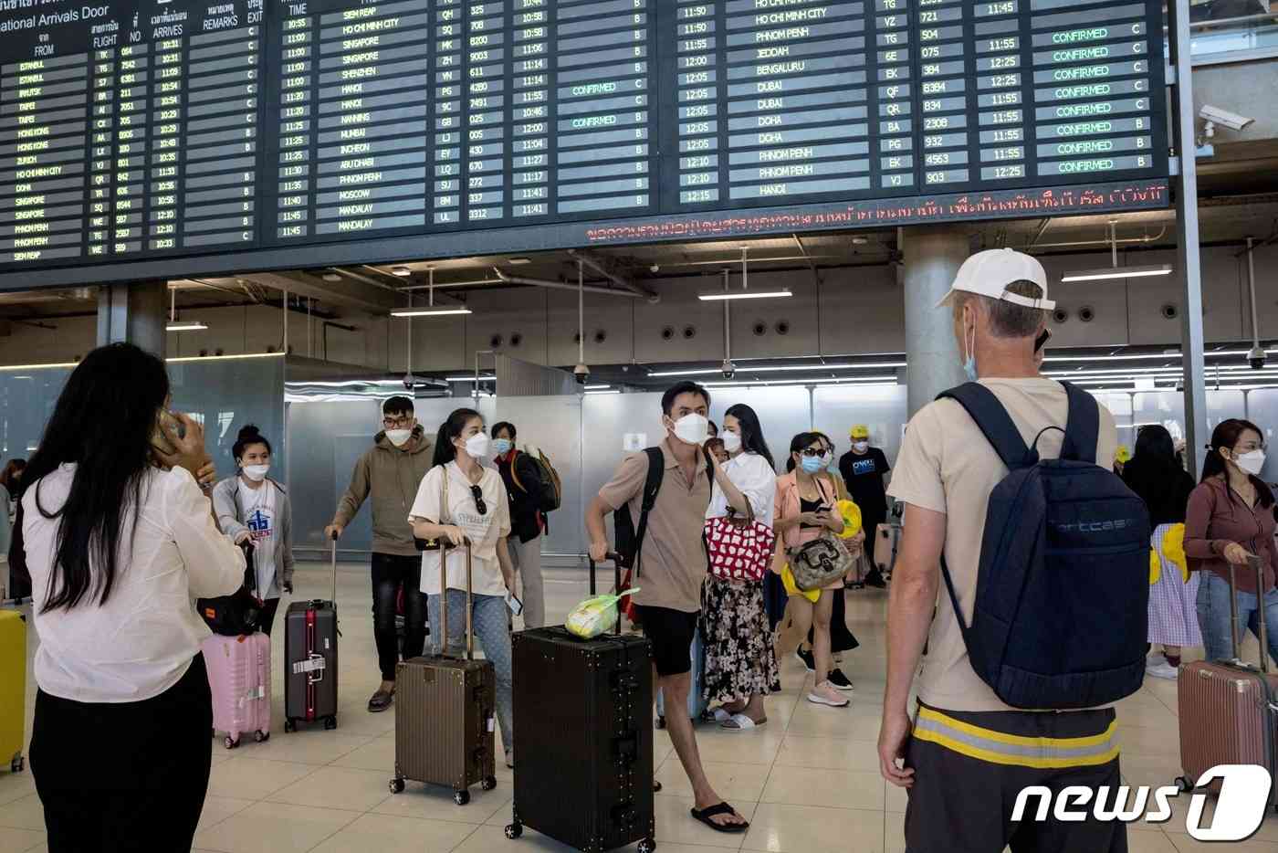 태국 방콕의 수완나품 국제공항에 여행객들이 도착하고 있다. 2023.1.6 © AFP=뉴스1 © News1 강민경 기자