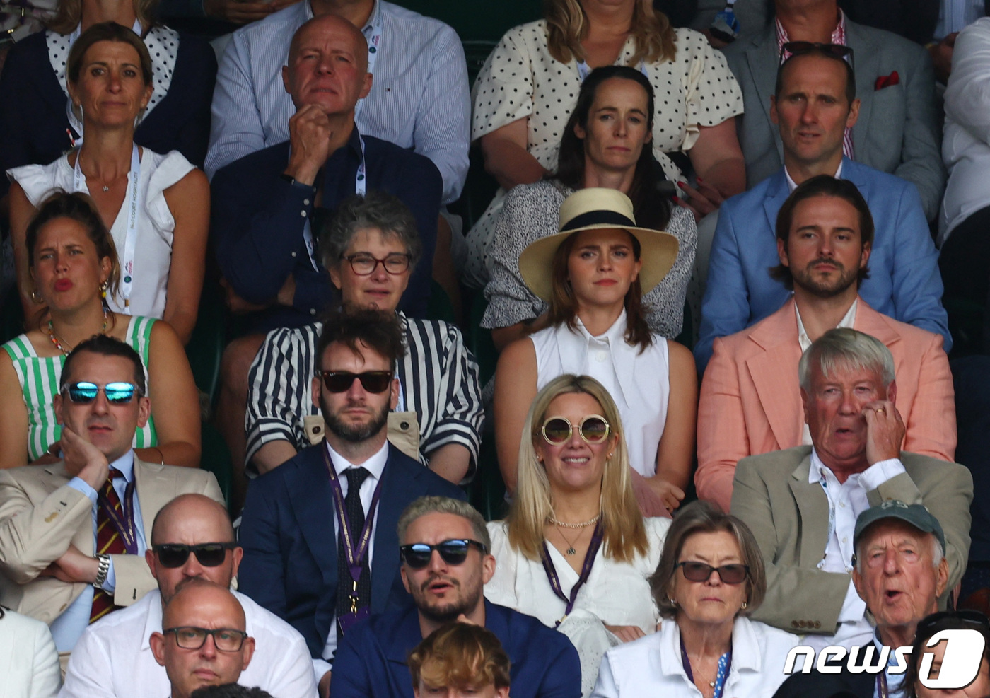 (런던 로이터=뉴스1) 우동명 기자 = 배우 엠마 왓슨과 오빠 알렉스가 16일(현지시간) 런던의 올잉글랜드클럽에서 열린 윔블던 테니스 대회 남자 단식 결승전 스페인의 카를로스 알카 …