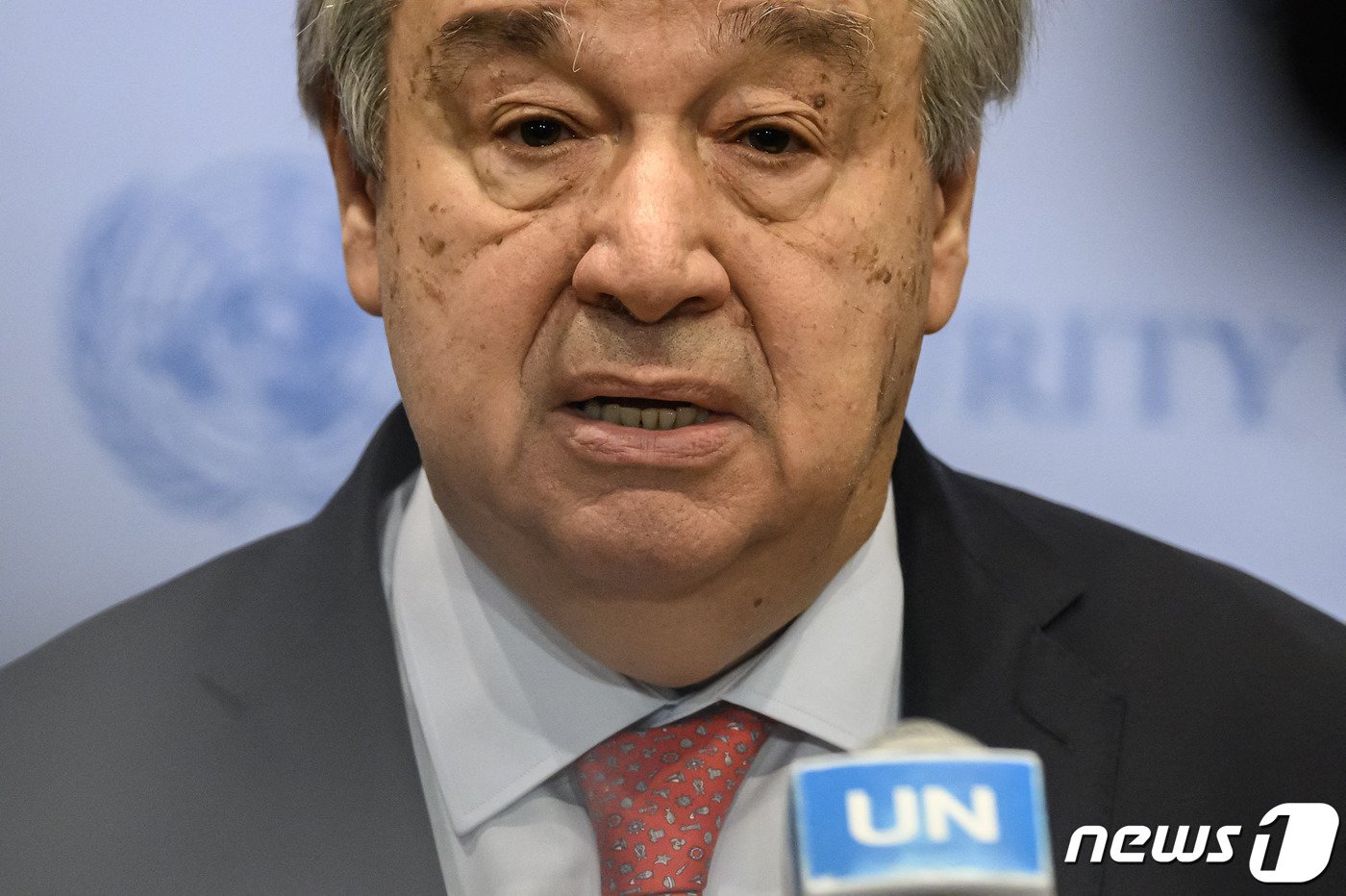 본문 이미지 - 안토니오 구테흐스 유엔 사무총장이 17일&#40;현지시간&#41; 뉴욕 유앤 본부에서 러시아의 흑해 곡물 협정 종료 결정과 관련해 취재진을 만나 “협정 참가는 선택일 수 있지만, 그들이 대가를 치러야 한다” 고 밝히고 있다. 2023,7.18 ⓒ AFP=뉴스1 ⓒ News1 우동명 기자