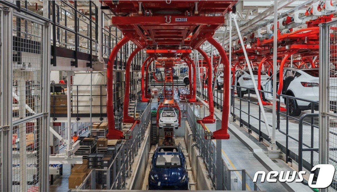 본문 이미지 - 모델 Y를 생산 중인 중국 상하이 기가팩토리 공장.(테슬라코리아 제공)ⓒ 뉴스1 