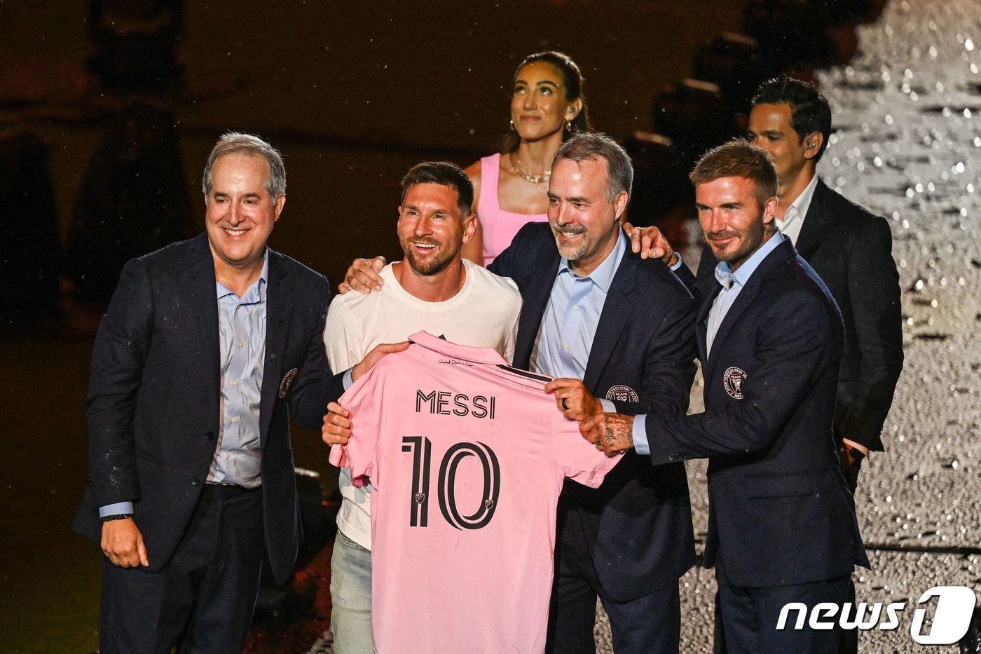 본문 이미지 - 인터 마이애미에 입단한 메시. ⓒ AFP=뉴스1