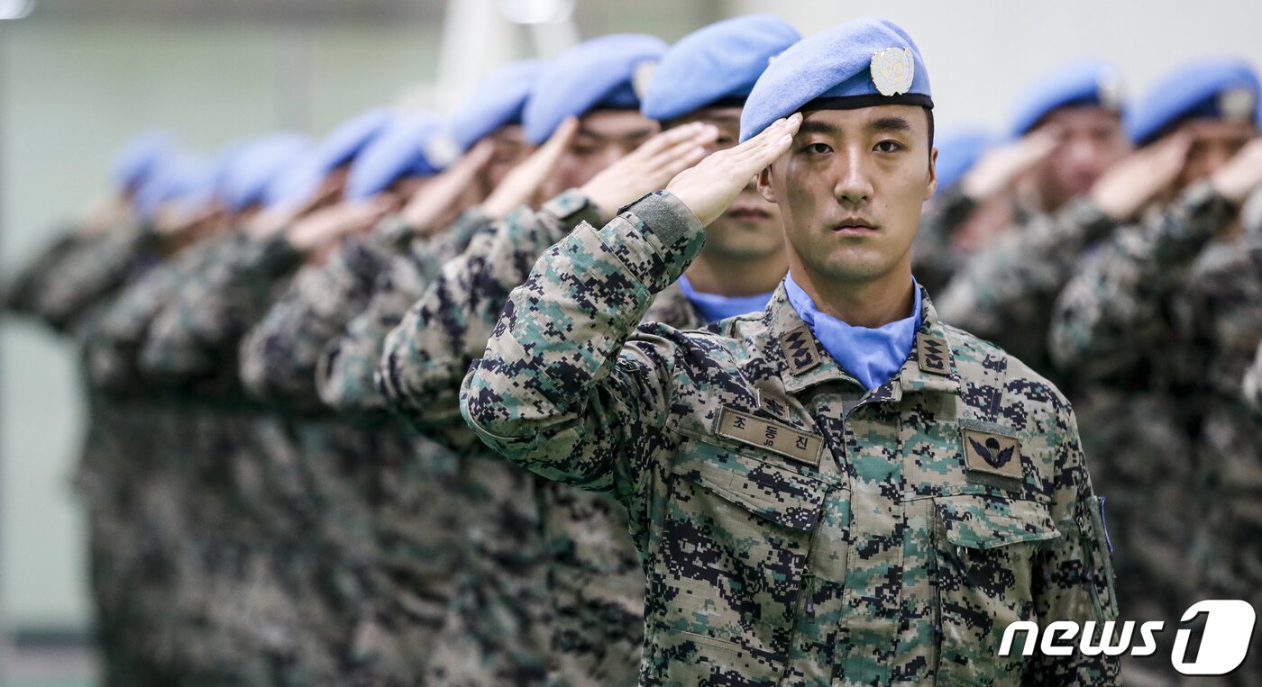 본문 이미지 - 18일 인천 계양구 국제평화지원단에서 남수단재건지원단(한빛부대) 17진 환송식이 열리고 있다. 2023.7.18/뉴스1 ⓒ News1 김도우 기자