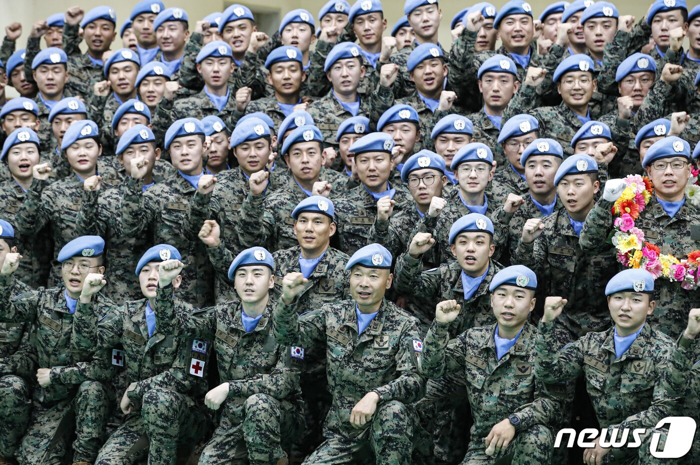 본문 이미지 - 18일 인천 계양구 국제평화지원단에서 열린 남수단재건지원단(한빛부대) 17진 환송식에서 단원들이 구호를 외치고 있다. 2023.7.18/뉴스1 ⓒ News1 김도우 기자