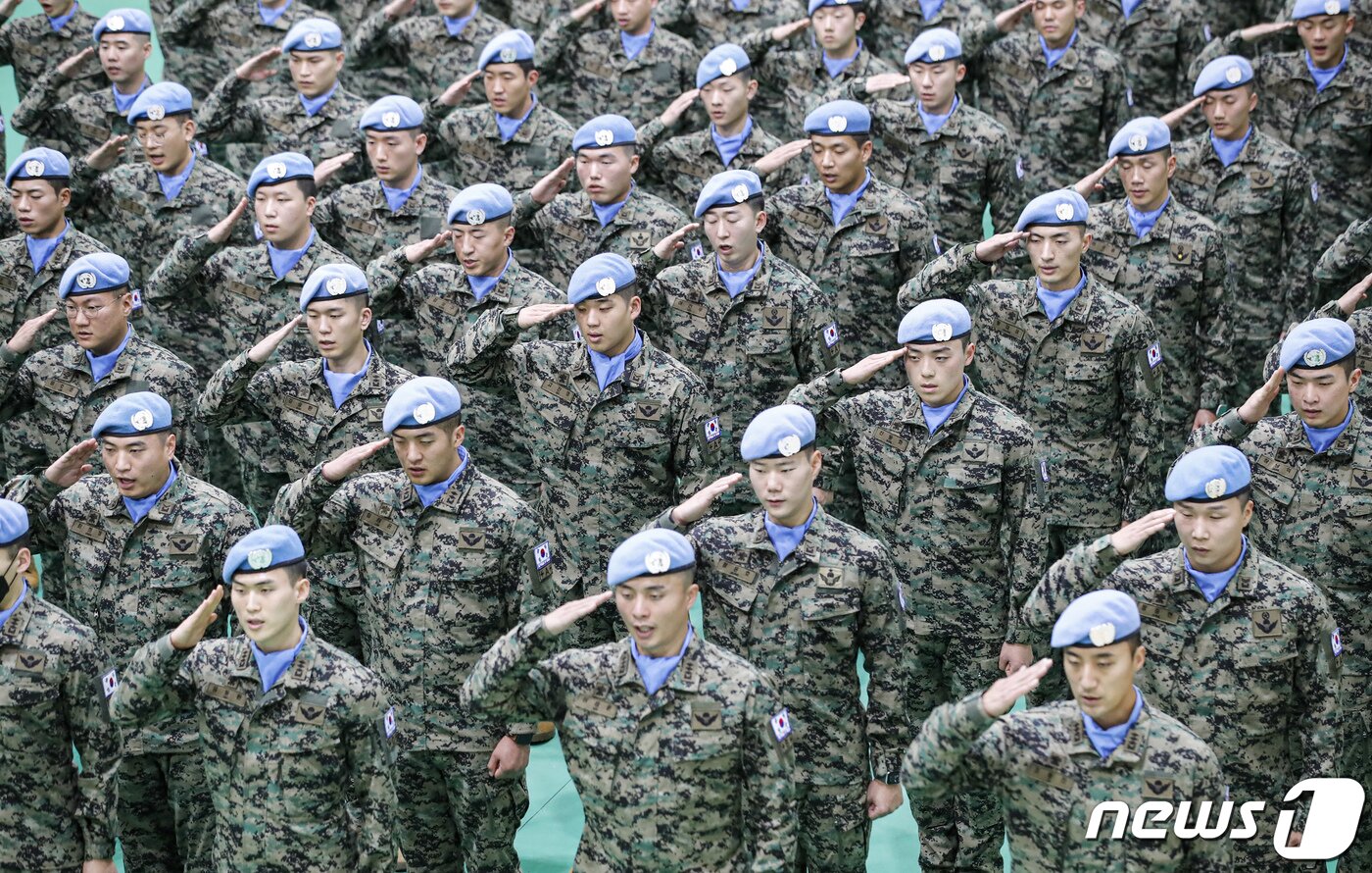 본문 이미지 - 18일 인천 계양구 국제평화지원단에서 남수단재건지원단(한빛부대) 17진 환송식이 열리고 있다. 2023.7.18/뉴스1 ⓒ News1 김도우 기자