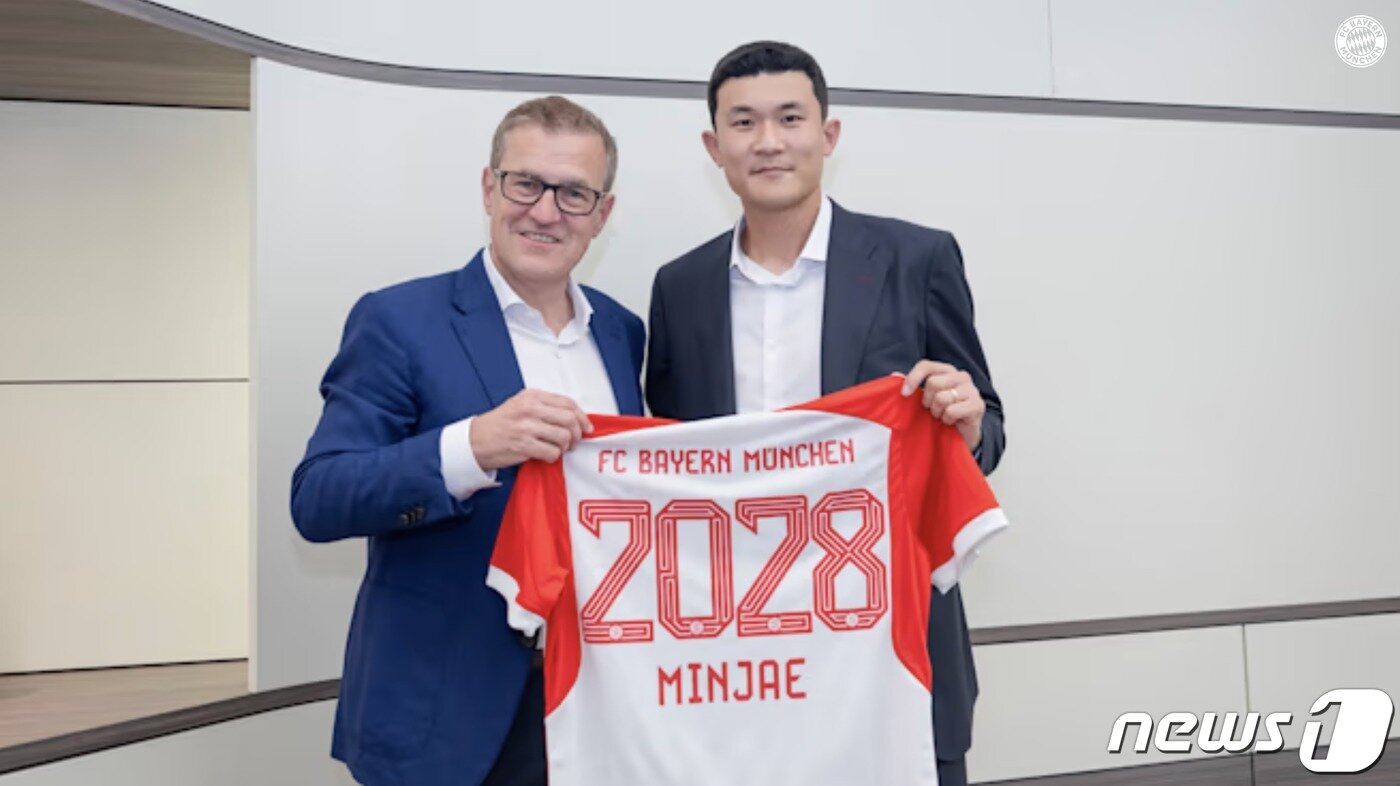 본문 이미지 - 한국 국가대표팀 수비수 김민재가 독일 분데스리가 전통의 명가 바이에른 뮌헨(독일)에 공식 입단했다.  (바이에른 뮌헨 구단 홈페이지 캡처) 2023.7.19/뉴스1