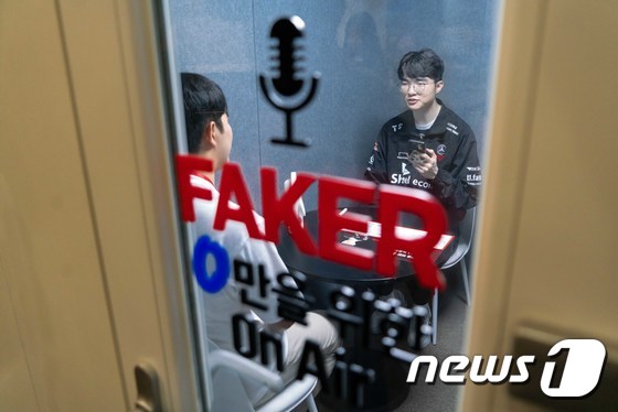 SKT, T1 선수들과 함께 0 청년에게 응원의 메시지 전한다