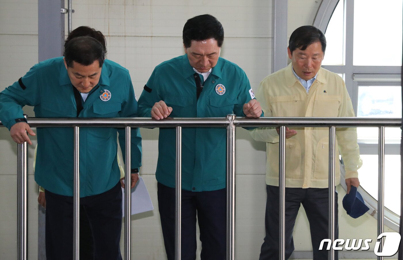 본문 이미지 - 김기현 국민의힘 대표가 19일 서울 양천구 신월 빗물저류배수시설을 방문해 집중호우 대비 대심도 빗물터널을 살펴보고 있다. 2023.7.19/뉴스1 ⓒ News1 송원영 기자