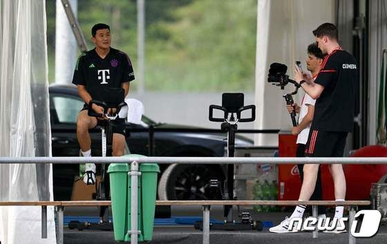 바이에른 뮌헨 훈련장에 합류한 김민재. © AFP=뉴스1