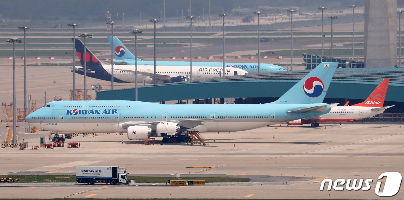  인천국제공항 전망대에서 바라본 계류장에서 바라본 대한항공 여객기. 2023.7.20/뉴스1 ⓒ News1 김진환 기자