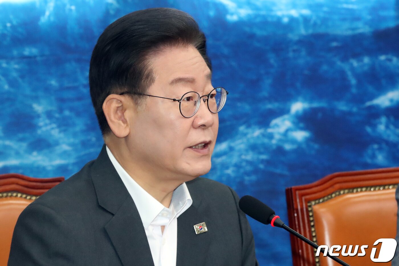 본문 이미지 - 이재명 더불어민주당 대표가 21일 오전 서울 여의도 국회에서 열린 최고위원회의에서 모두발언을 하고 있다. 2023.7.21/뉴스1 ⓒ News1 황기선 기자