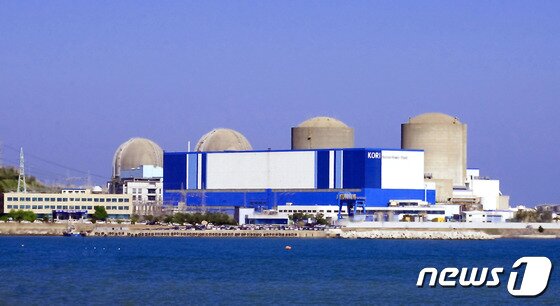 본문 이미지 -  고리원자력본부. 사진 오른쪽부터 순서대로 1, 2, 3, 4호기. (한수원 제공) ⓒNews1.