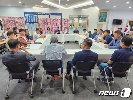 본문 이미지 - 용인시체육회 산하 종목단체협의회가 체육회장 폭언 등과 관련해 지난 6월 29일 진행한 비상대책회의 때 모습.(독자제공)