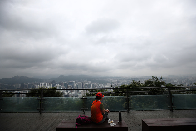 [오늘의 날씨] 충북·세종(24일, 화)…대체로 흐리고 비 또는 눈