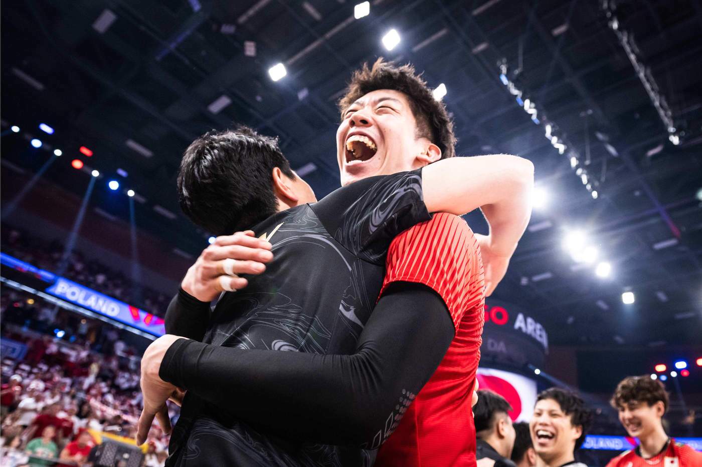 본문 이미지 - 사상 첫 3위에 오른 일본 남자 배구대표팀 (FIVB 홈페이지)
