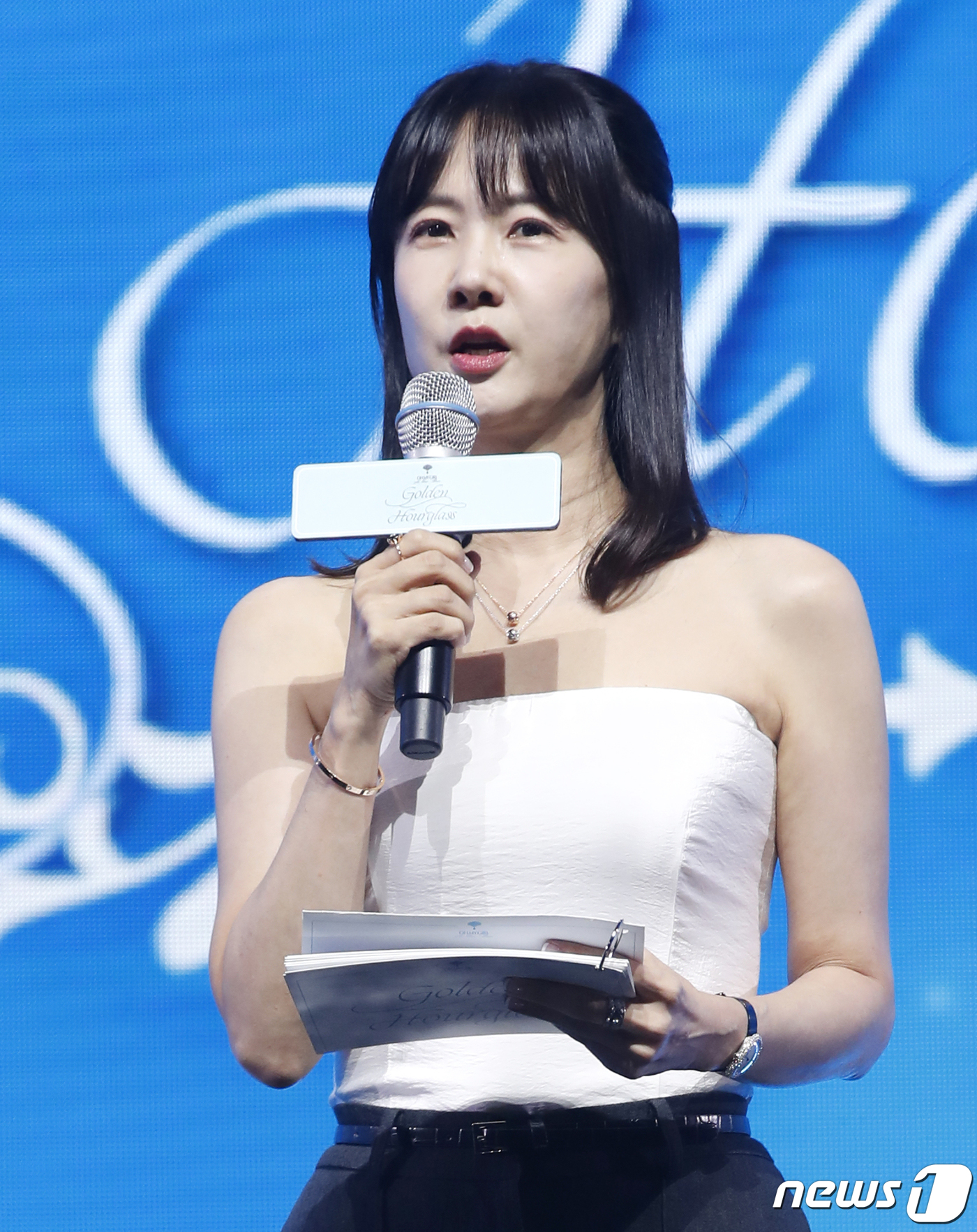 (서울=뉴스1) 권현진 기자 = 방송인 박소현이 24일 서울 광진구 예스24라이브홀에서 열린 오마이걸 아홉 번째 미니 앨범 '골든 아워글래스(Golden Hourglass)' 발매 …