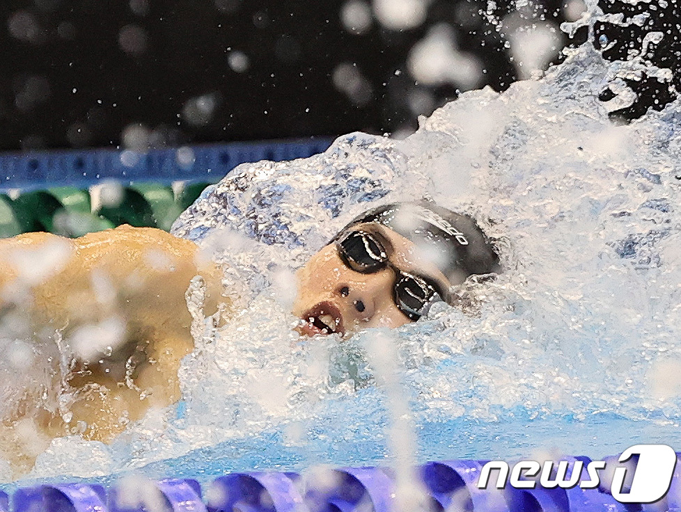 (후쿠오카(일본)=뉴스1) 구윤성 기자 = '대한민국 수영간판' 황선우가 24일 오후 일본 후쿠오카 마린 메세에서 열린 2023 세계수영선수권대회 남자부 자유형 200m 준결승에서 …