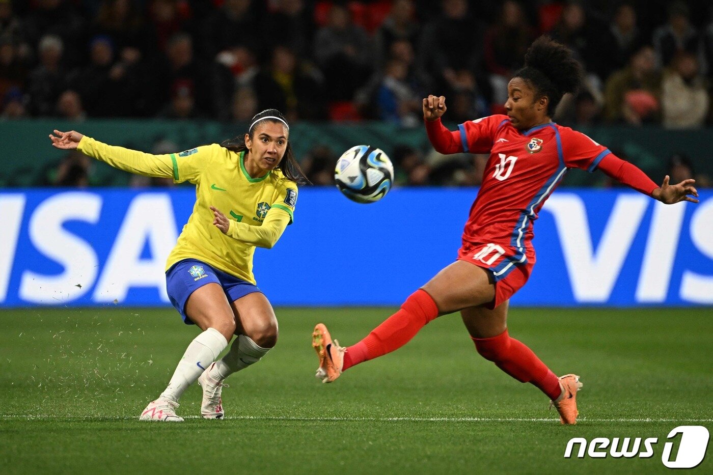 본문 이미지 - 브라질 여자 축구의 레전드 마르타. ⓒ AFP=뉴스1