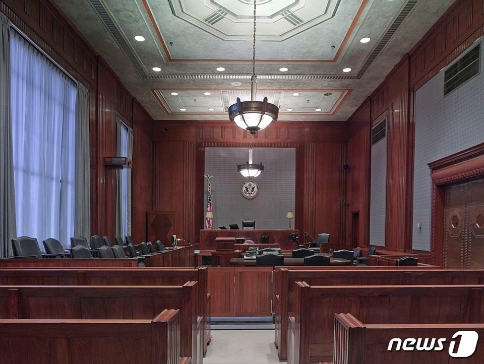 본문 이미지 - 일리노이주가 9월18일부터 현금 보석금을 완전히 폐지한 미국 내 최초의 주가 될 전망이다. 일리노이주 대법원이 주 전역에서 현금 보석금을 폐지하는 주법을 합헌 판결한 데 따른 것이다. &#39;범죄 확산&#39; 등을 우려하는 반대 진영의 반발은 여전히 거세다.