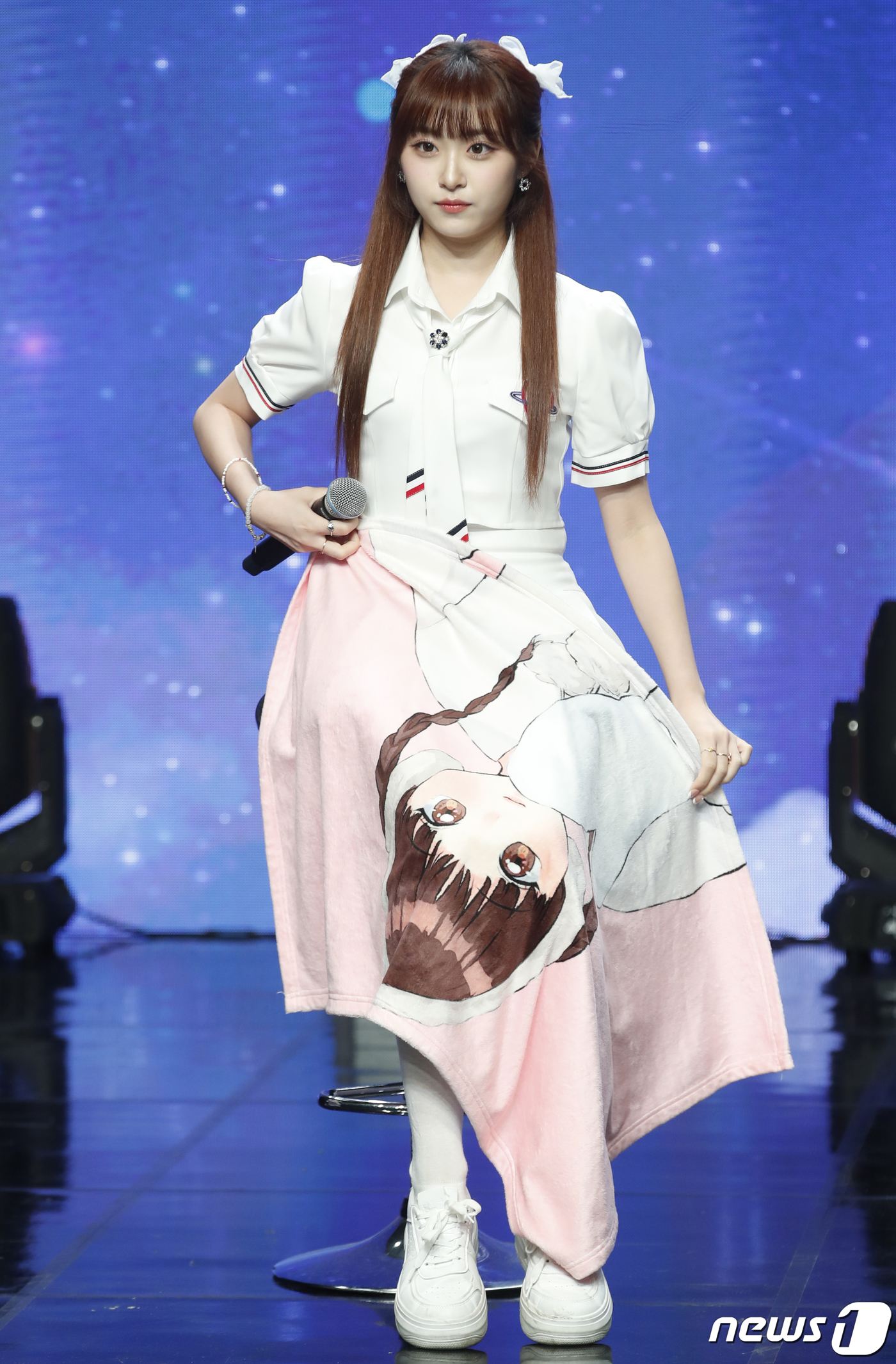 (서울=뉴스1) 권현진 기자 = 그룹 아일리원(ILY:1)의 리리카가 25일 서울 강남구 일지아트홀에서 가진 두 번째 미니 앨범 '뉴 챕터(New Chapter)' 발매 기념 쇼케 …