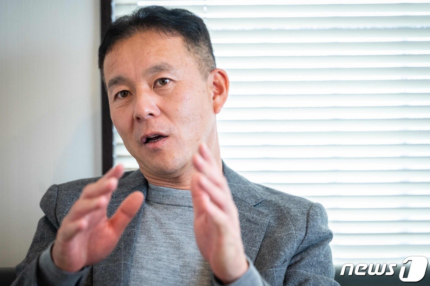 본문 이미지 - 4월 26일 가나가와 현 가와사키 시에서 야시오 그룹의 회장 히로시 미야지가 APF와의 인터뷰에 답하고 있다. 2023.04.26/ ⓒ AFP=뉴스1 ⓒ News1 윤주영 기자