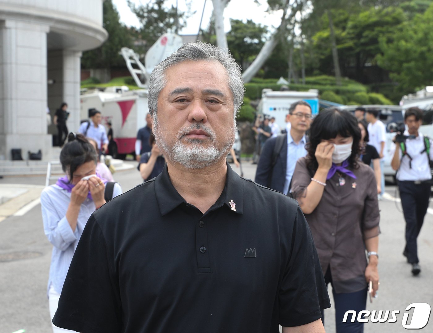 본문 이미지 - 이정민 10.29 이태원 참사 유가족협의회 대표 직무대행을 비롯한 이태원 참사 유가족들이 25일 오후 서울 종로구 헌법재판소에서 열린 이상민 행정안전부 장관 탄핵 심판을 마친 후 법정을 나서고 있다. 헌법재판소는 이날 재판관 전원일치 의견으로 기각 결정을 내렸다. 탄핵소추안이 기각되면서 이 장관은 즉시 업무에 복귀한다. 2023.7.25/뉴스1 ⓒ News1 신웅수 기자