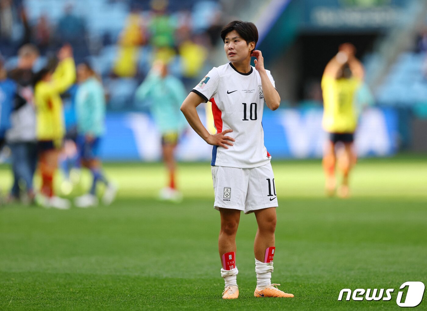 본문 이미지 - 대한민국 지소연이 25일 오후(현지시간) 호주 시드니 풋볼 스타디움에서 열린 '2023 국제축구연맹(FIFA) 호주·뉴질랜드 여자 월드컵' 조별리그 H조 1차전 콜롬비아와의 경기에서 2대0으로 패배하자 아쉬워하고 있다. ⓒ 로이터=뉴스1 