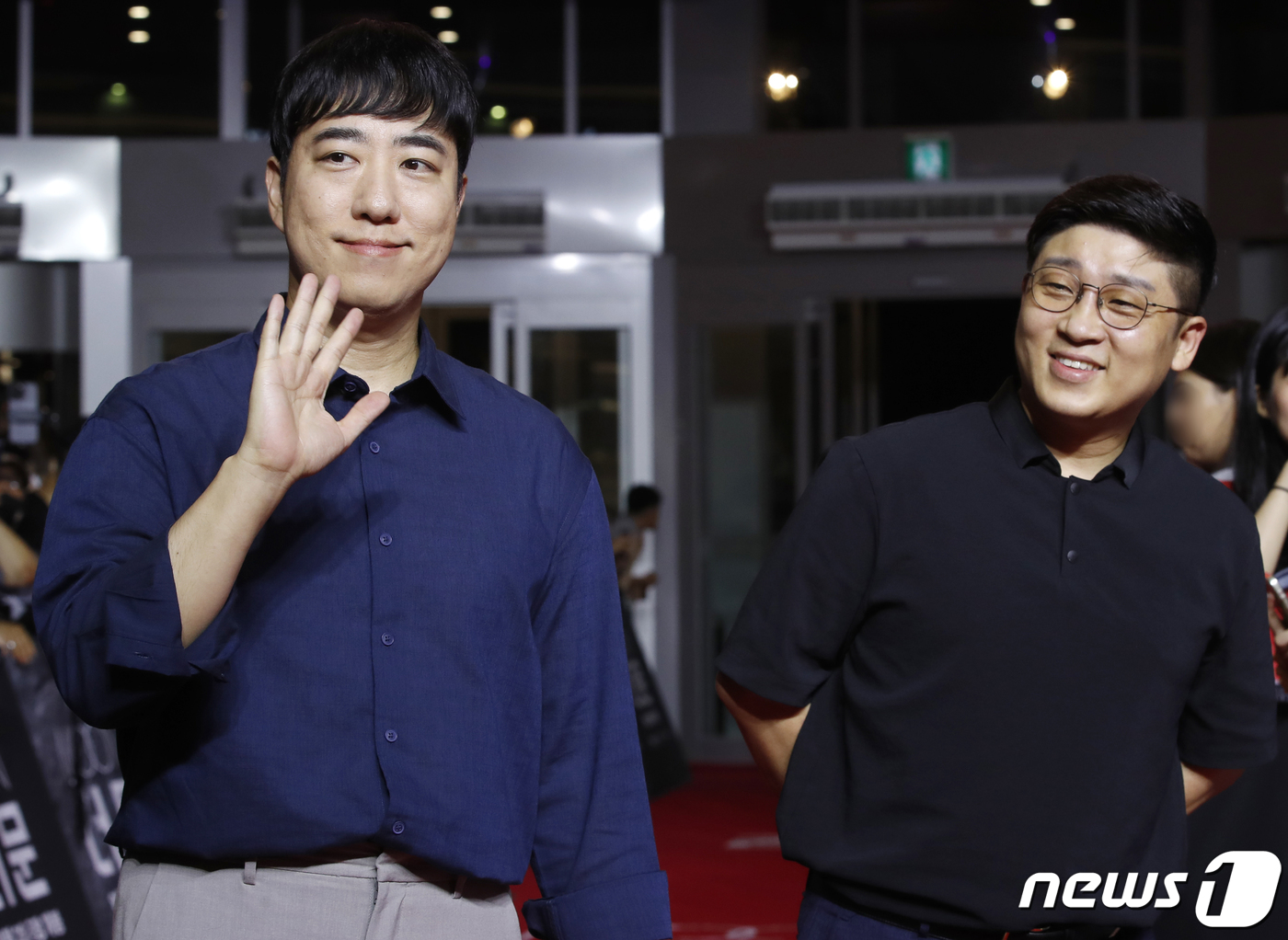 (서울=뉴스1) 권현진 기자 = 안될과학 궤도 항성이 25일 서울 영등포구 타임스퀘어에서 열린 영화 '더 문' VIP 시사회에서 포즈를 취하고 있다.'더 문'은 사고로 인해 홀로 …