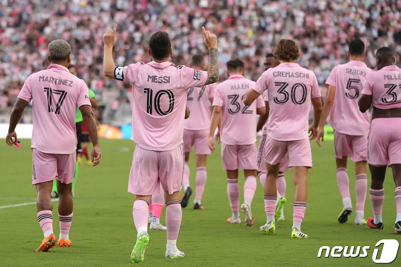 본문 이미지 - 애틀랜타를 상대로 2골 1도움을 기록한 메시. ⓒ AFP=뉴스1