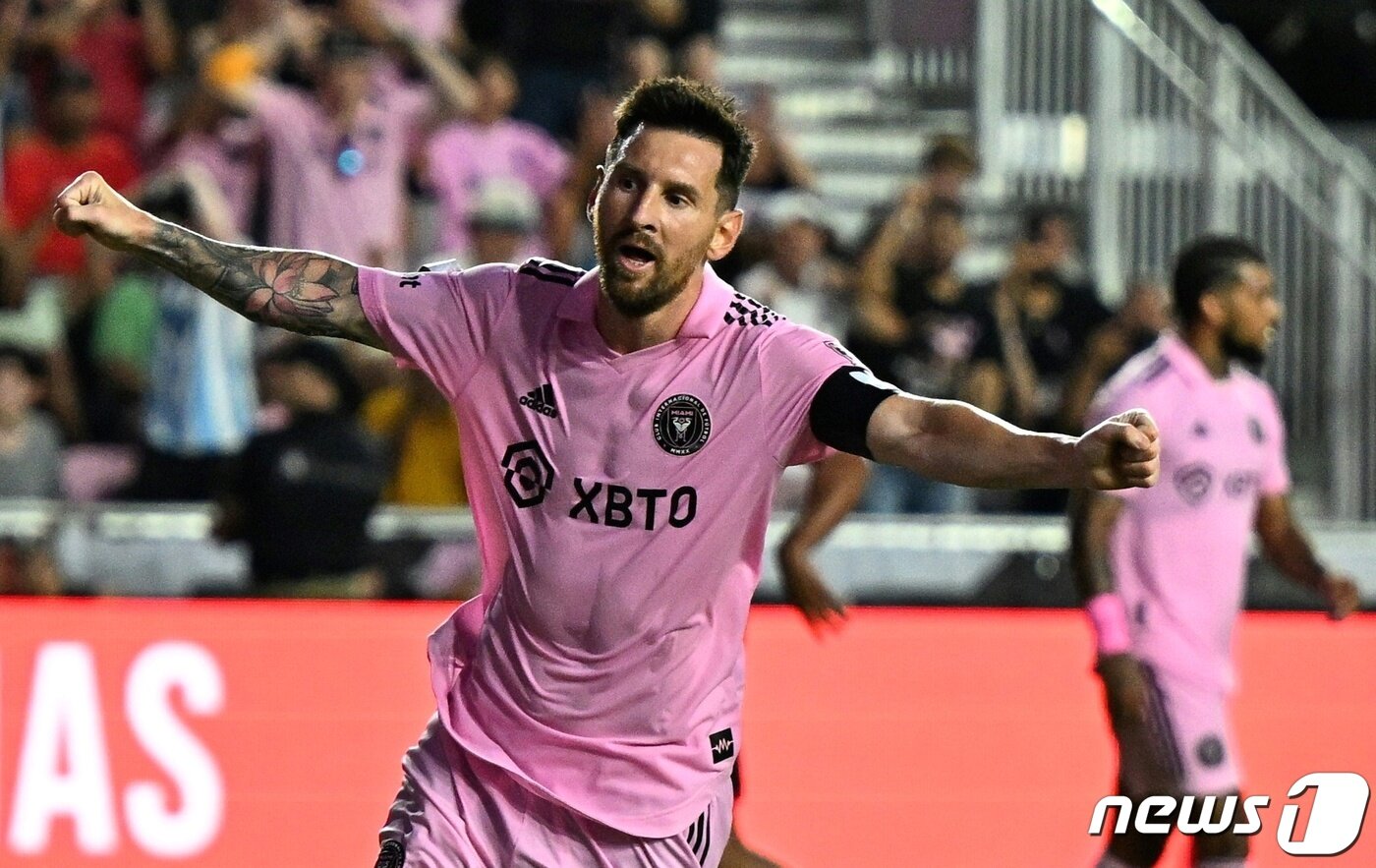 본문 이미지 - 애틀랜타를 상대로 2골 1도움을 기록한 메시. ⓒ AFP=뉴스1