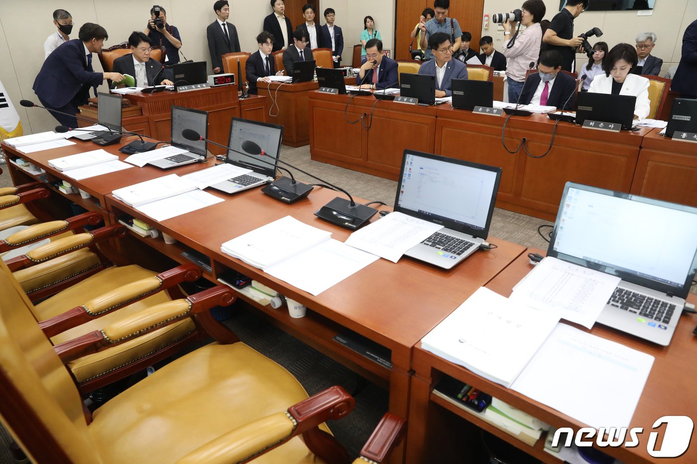 본문 이미지 - 26일 국회에서 열린 과학기술정보방송통신위원회에서 야당 측 좌석이 비어있다 2023.7.26/뉴스1 ⓒ News1 이승배 기자