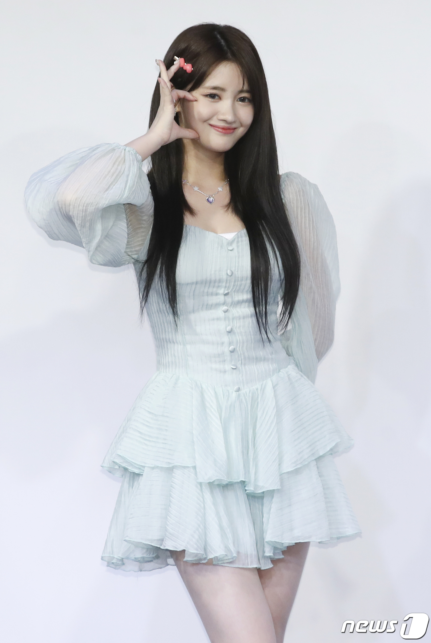 (서울=뉴스1) 권현진 기자 = 그룹 세러데이 유키가 27일 오전 서울 서교동 윤형빈 소극장에서 가진 여섯 번째 싱글 '파인드 써머(Find Summer)' 쇼케이스에서 포즈를 취 …