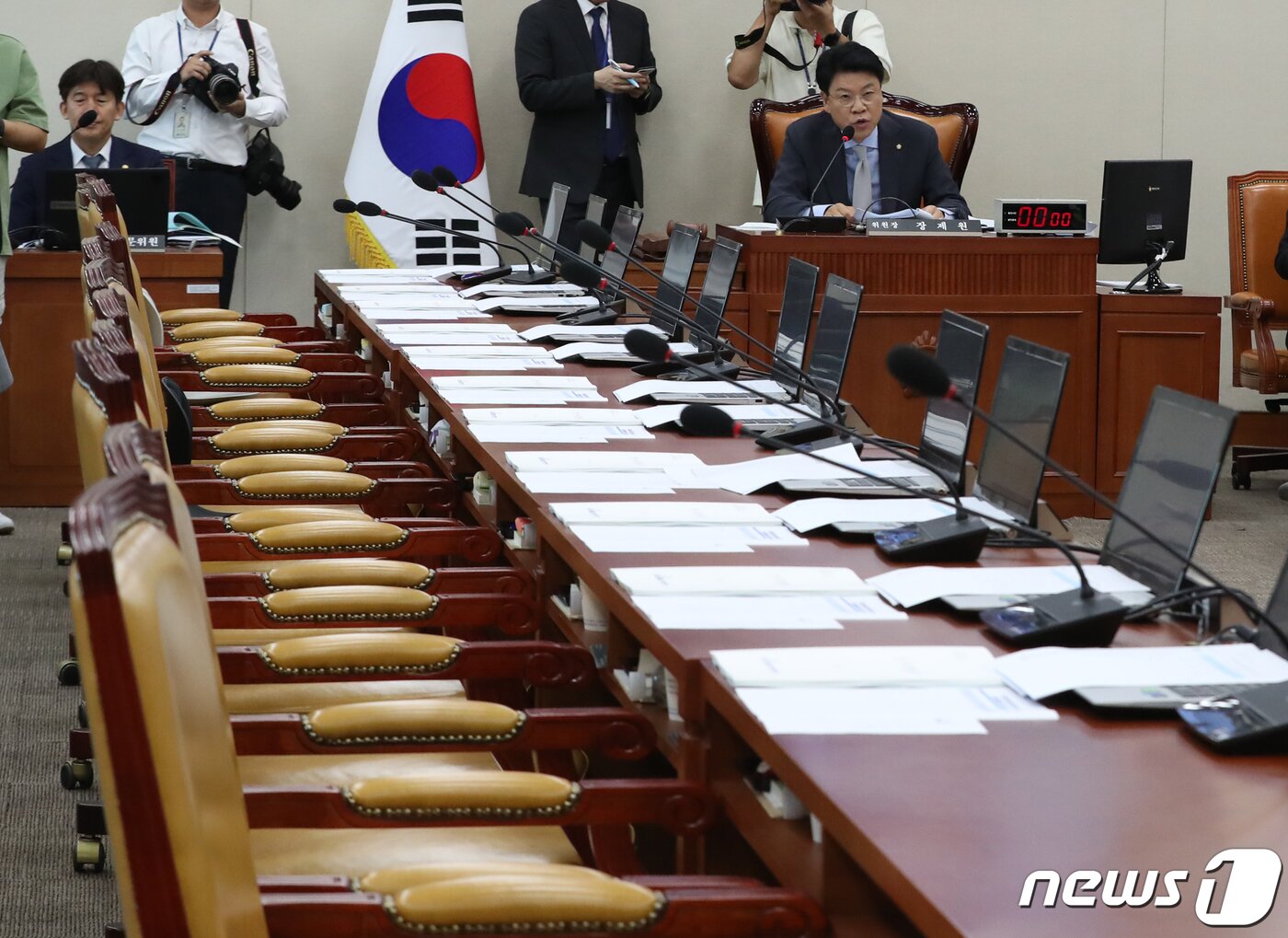 본문 이미지 - 27일 서울 여의도 국회에서 열린 과학기술정보방송통신위원회 전체회의에 더불어민주당 의원들이 불참한 모습. 2023.7.27/뉴스1 ⓒ News1 송원영 기자