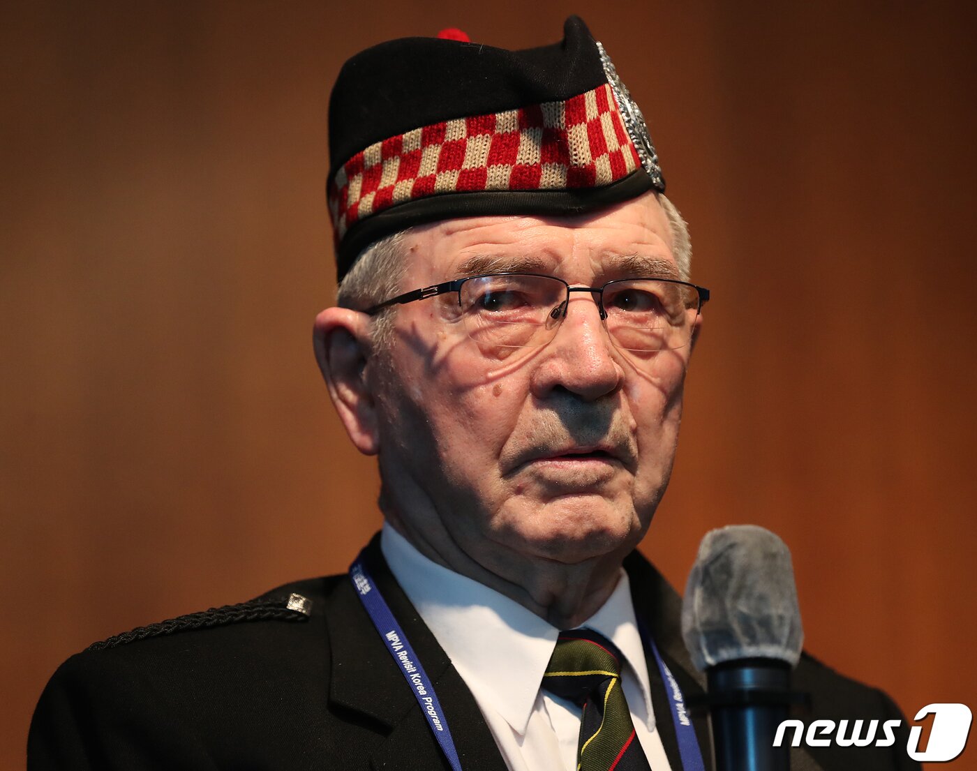 본문 이미지 - 6·25전쟁 정전협정 70주년 및 '유엔군 참전의 날'인 27일 오후 부산 부산진구 롯데호텔부산에서 열린 유엔참전용사 합동 인터뷰에 참석한 캐나다 참전용사 윌리엄 로버트슨이 질문에 답하고 있다. 2023.7.27/뉴스1 ⓒ News1 윤일지 기자