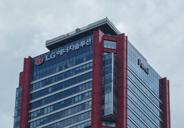 '대장주' LG엔솔 수주 호재에…이차전지 '들썩'[핫종목](종합)