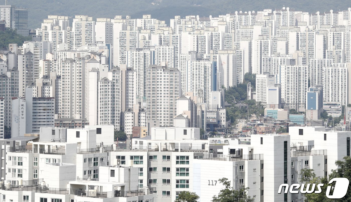 본문 이미지 - 서울 성북구 북서울꿈의숲 전망대에서 바라본 서울 도심 모습. 2023.7.28/뉴스1 ⓒ News1 권현진 기자