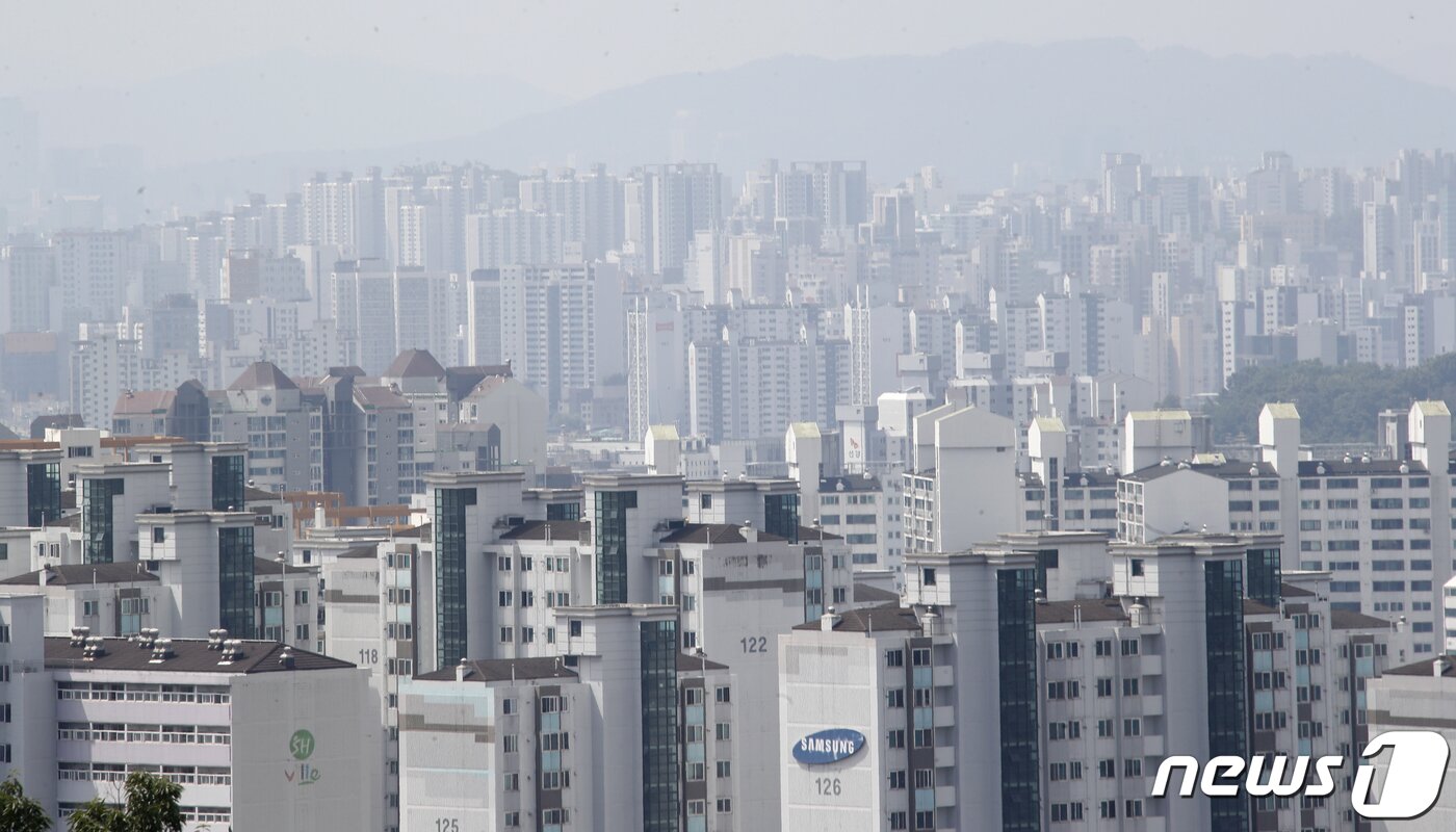 본문 이미지 - 서울 강북구 북서울꿈의숲 전망대에서 바라본 서울 도심 모습. 2023.7.28/뉴스1 ⓒ News1 권현진 기자