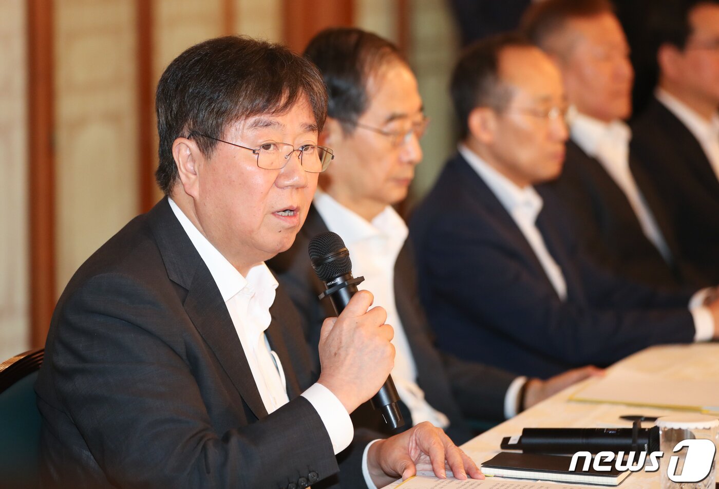 본문 이미지 - 김대기 대통령 비서실장이 28일 서울 종로구 삼청동 총리 공관에서 열린 고위당정협의회에서 인사말을 하고 있다. 2023.7.28/뉴스1 ⓒ News1 허경 기자
