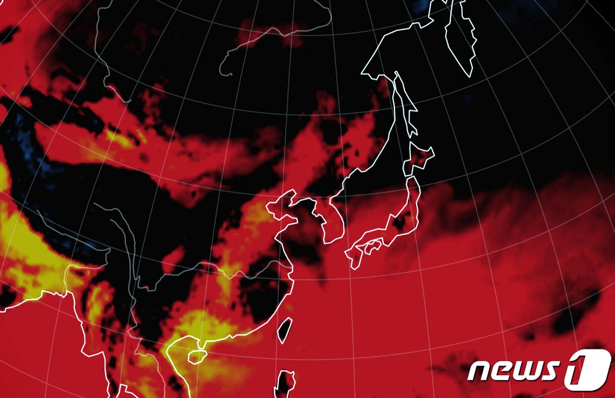 본문 이미지 - 사진은 세계 기상 정보 비주얼 맵인 어스널스쿨로 확인한 28일 오후 4시 한반도 주변 기온과 불쾌지수가 붉게 표시되고 있다. (어스널스쿨 캡처)2023.7.28/뉴스1