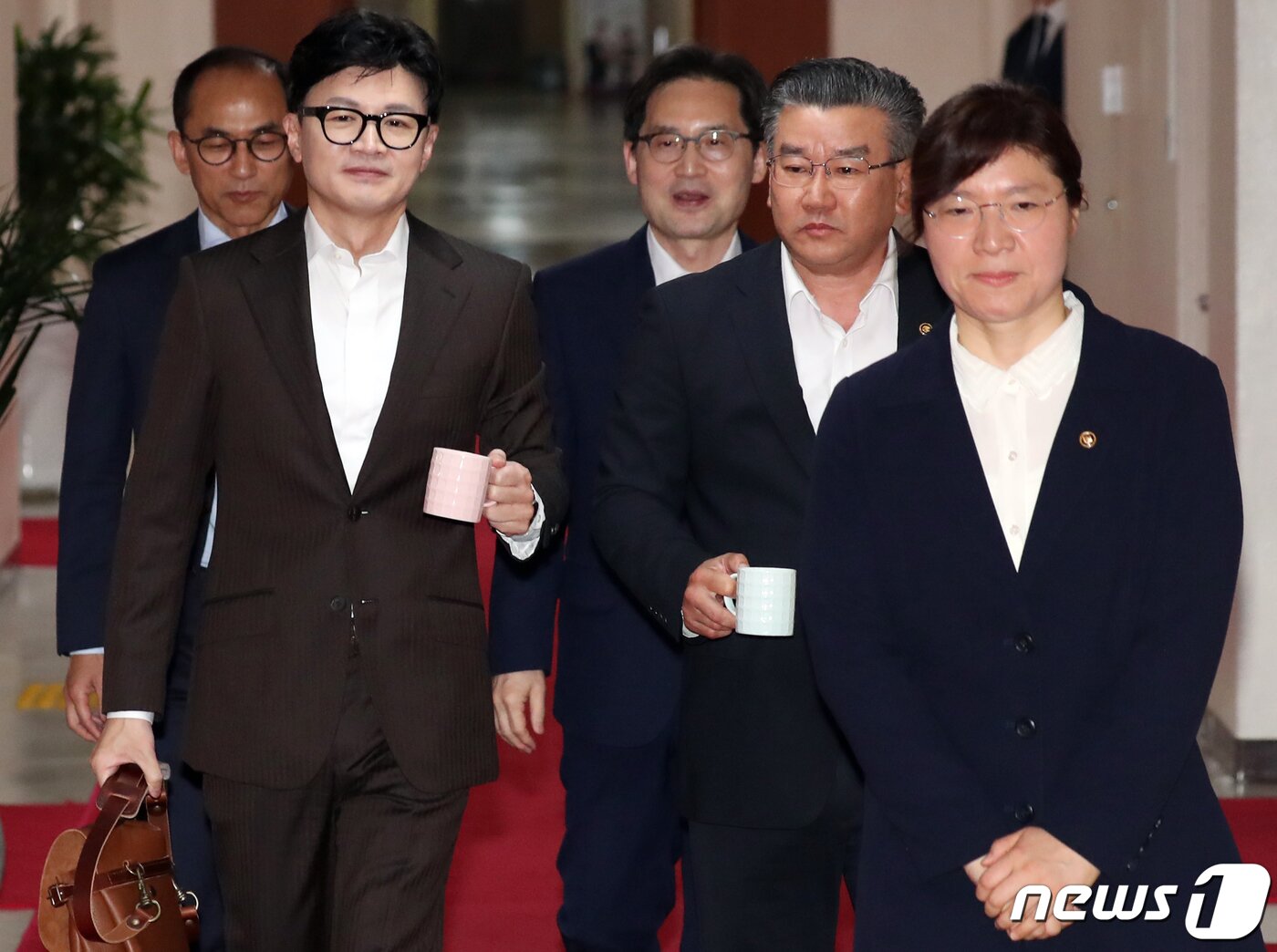 본문 이미지 - 한동훈 법무부 장관, 유병호 감사원 사무총장, 장미란 문화체육관광부 2차관이 3일 오전 서울 종로구 세종대로 정부서울청사에서 열린 국무회의에 참석하고 있다. 2023.7.3/뉴스1 ⓒ News1 김명섭 기자