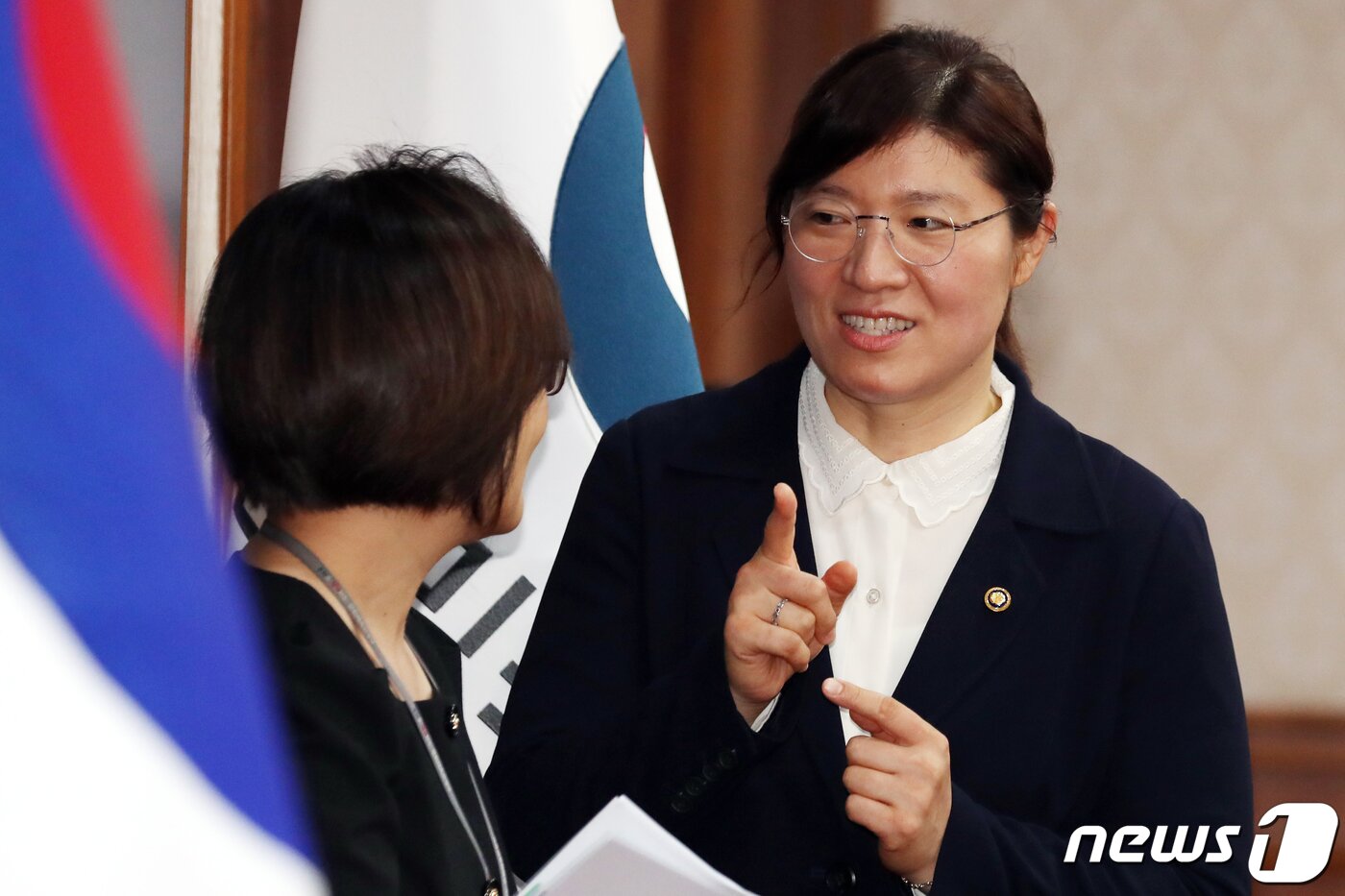 본문 이미지 - 장미란 문화체육관광부 2차관이 3일 오전 서울 종로구 세종대로 정부서울청사에서 열린 국무회의에 참석하고 있다. 2023.7.3/뉴스1 ⓒ News1 김명섭 기자