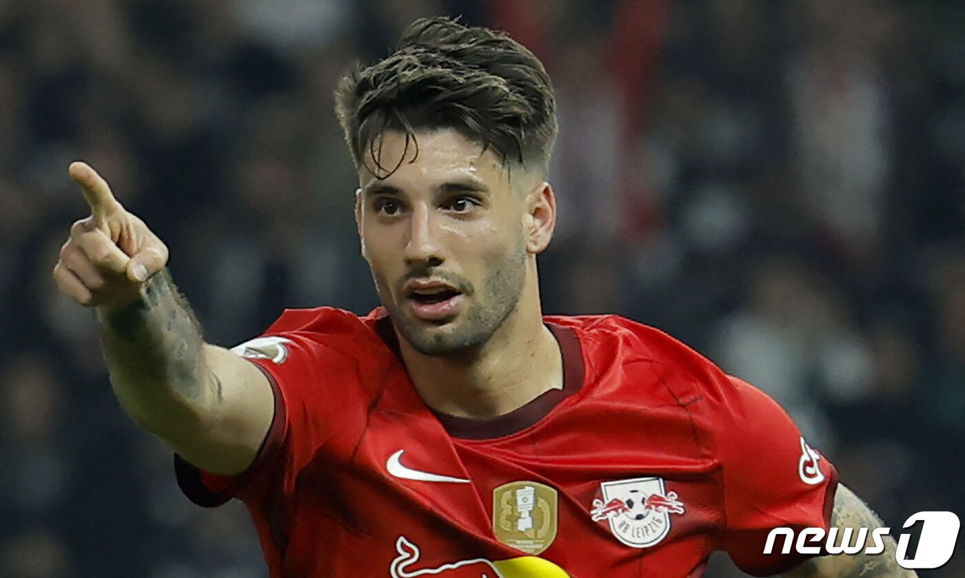 본문 이미지 - 라이프치히에서 뛰던 시절의 소보슬러이 ⓒ AFP=뉴스1