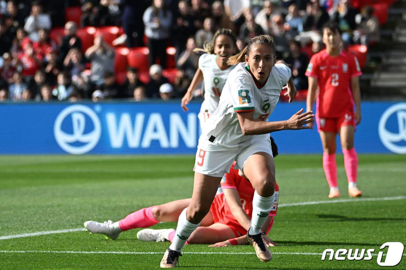본문 이미지 - 전반 실점을 만회하지 못한 여자 축구대표팀. ⓒ AFP=뉴스1